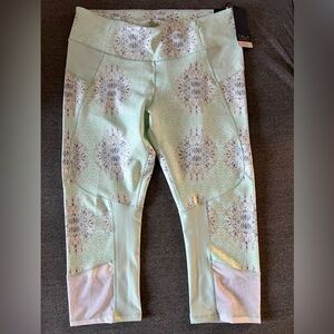 CALIA - women’s capri leggings - size XL